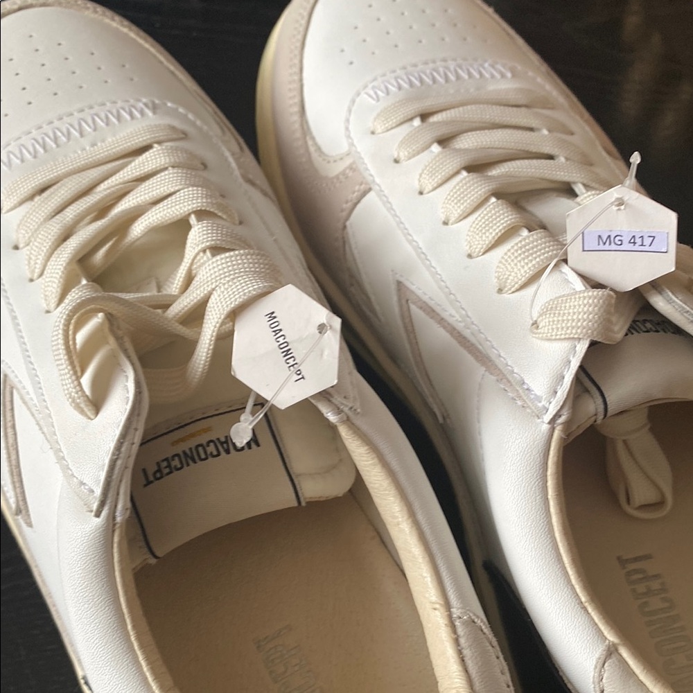 From Italy, Leather Sneakers - Picture 3 of 9
